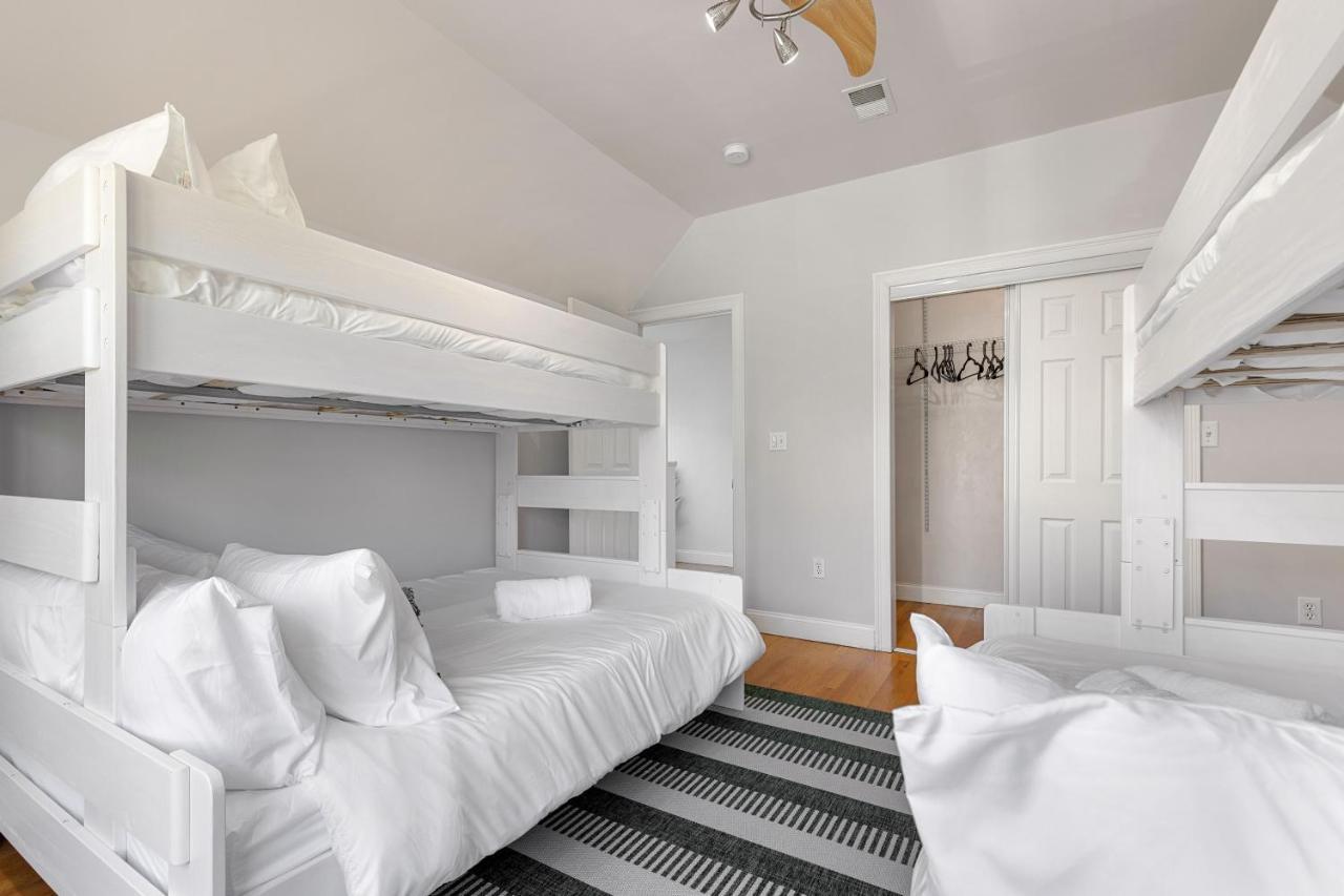 Amazing Family-Friendly And Group-Friendly Accommodation #Thebackdorch Boston Extérieur photo